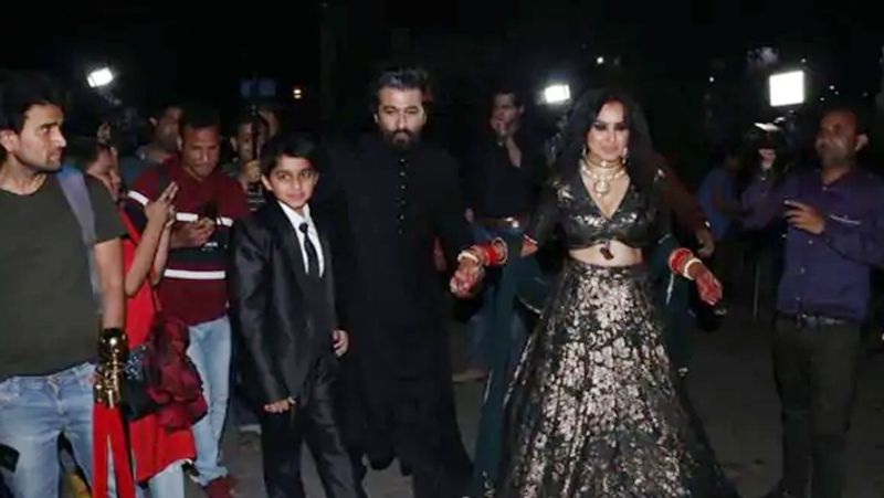 रिसेप्शन में काम्या काफी खुश दिखाई दे रही थीं, जो कि उनके चेहरे पर साफतौर से झलक रही थी। शादी के एक दिन बाद ही काम्या पंजाबी ने 11 फरवरी को रिसेप्शन दिया।