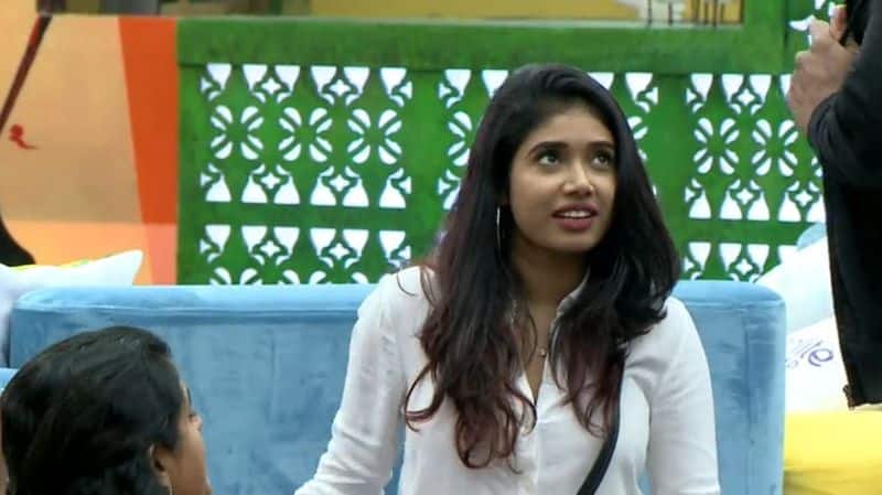 What is happening inside and outside ofthe  bigg boss season 2