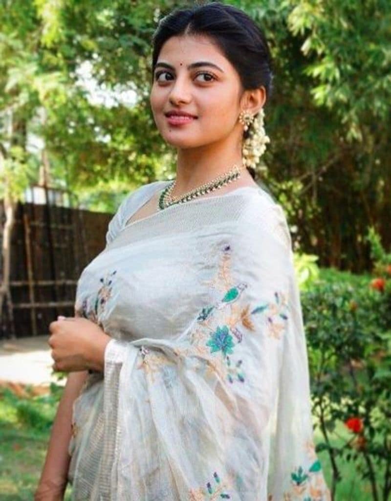 சைடு போஸில் கலக்கல்