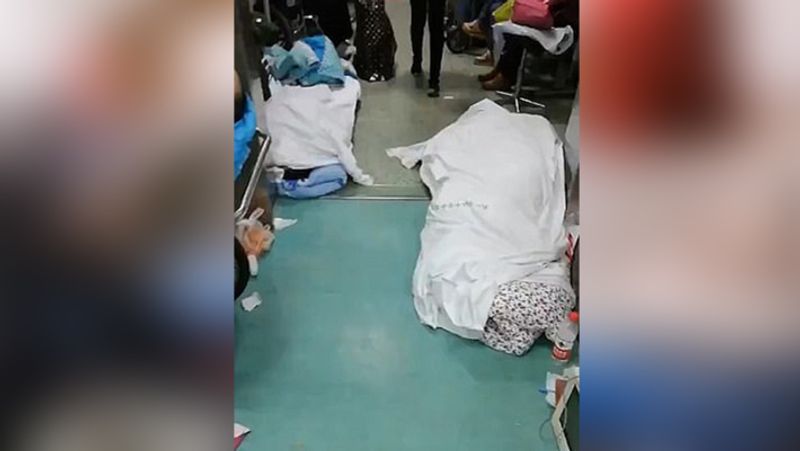 कहीं सड़क पर गिरते लोग नजर आ रहे हैं तो कहीं वायरस से मरते लोगों की लाशें।