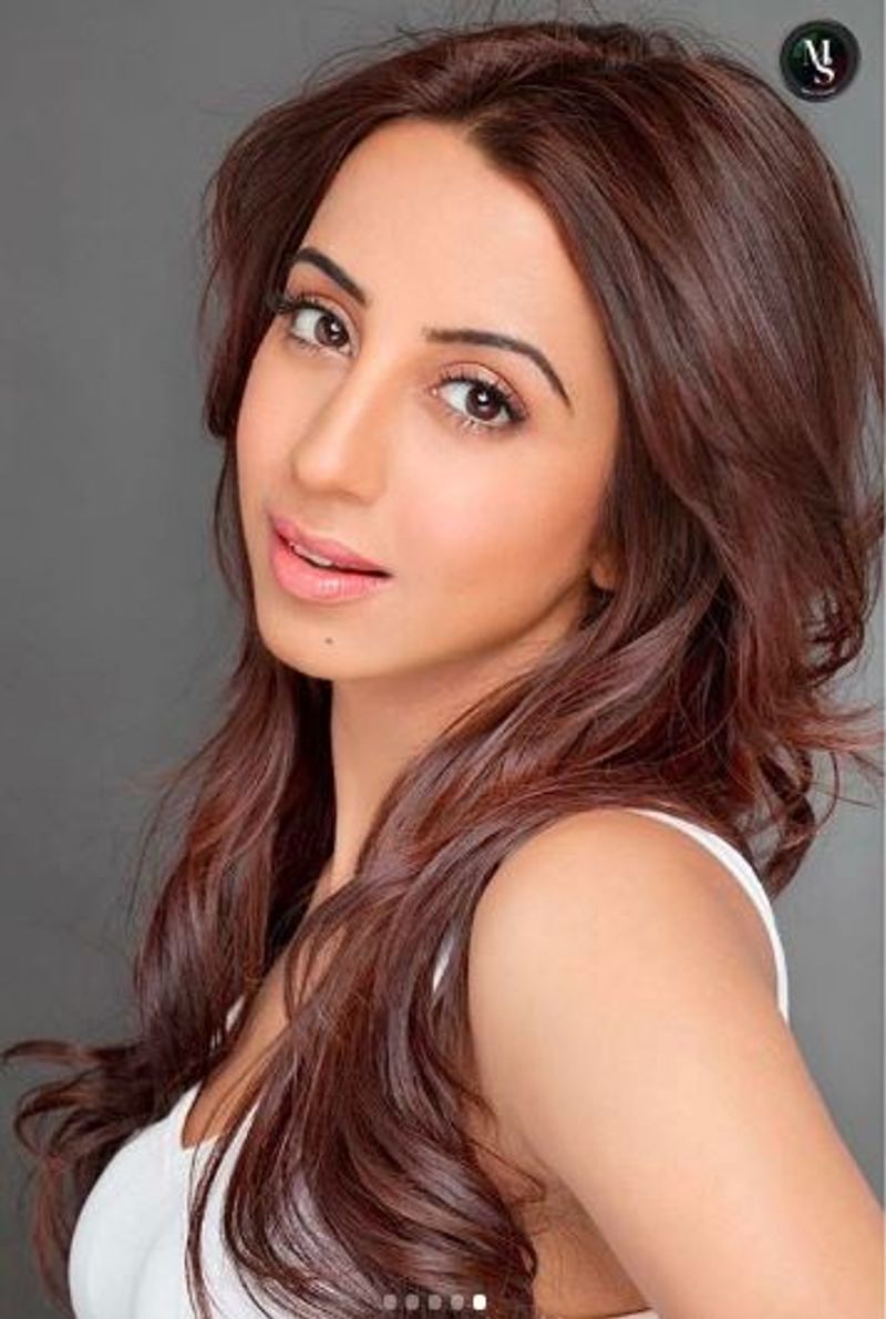 Actress Sanjjanaa