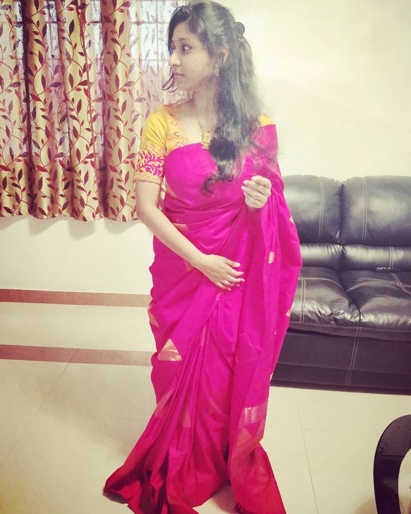 பிங்க் புடவையில் தேவதை