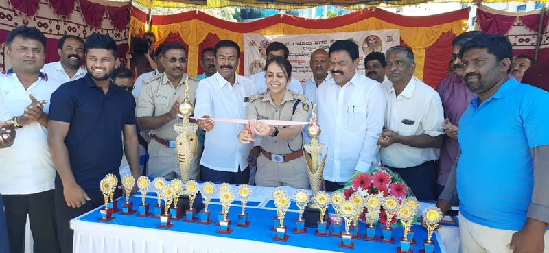 Bengaluru South Police organised this cricket tournament with the youth