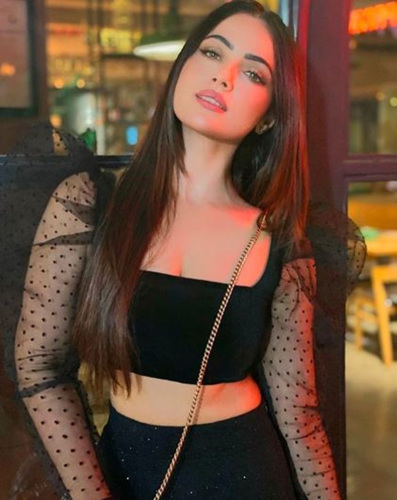 Actress Sana Khaan