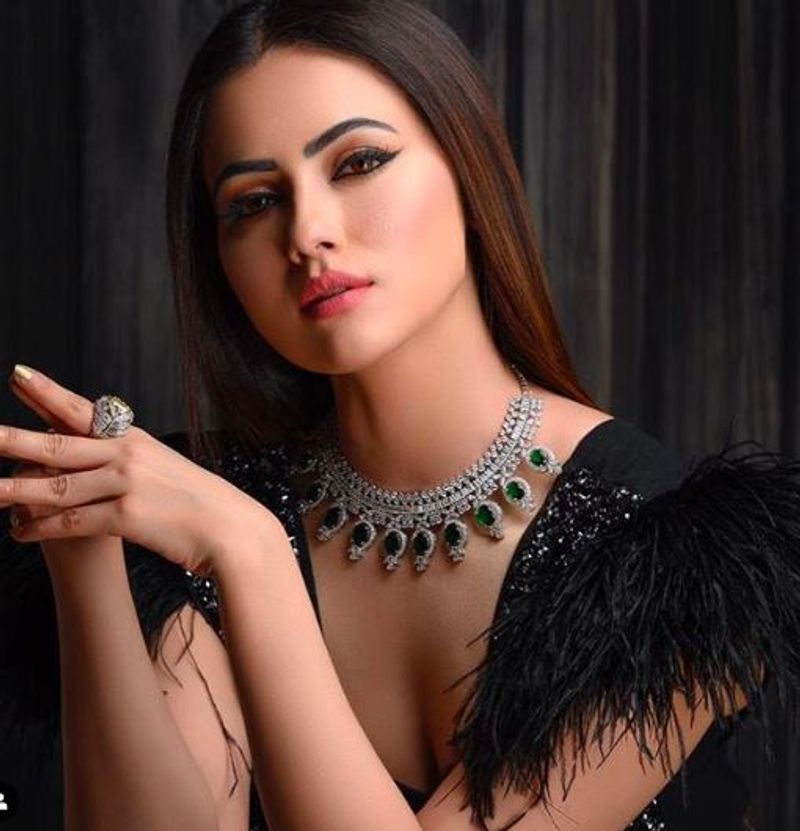 Actress Sana Khaan