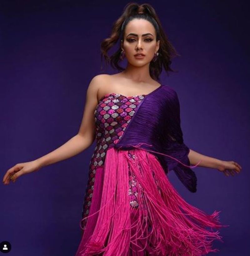 Actress Sana Khaan