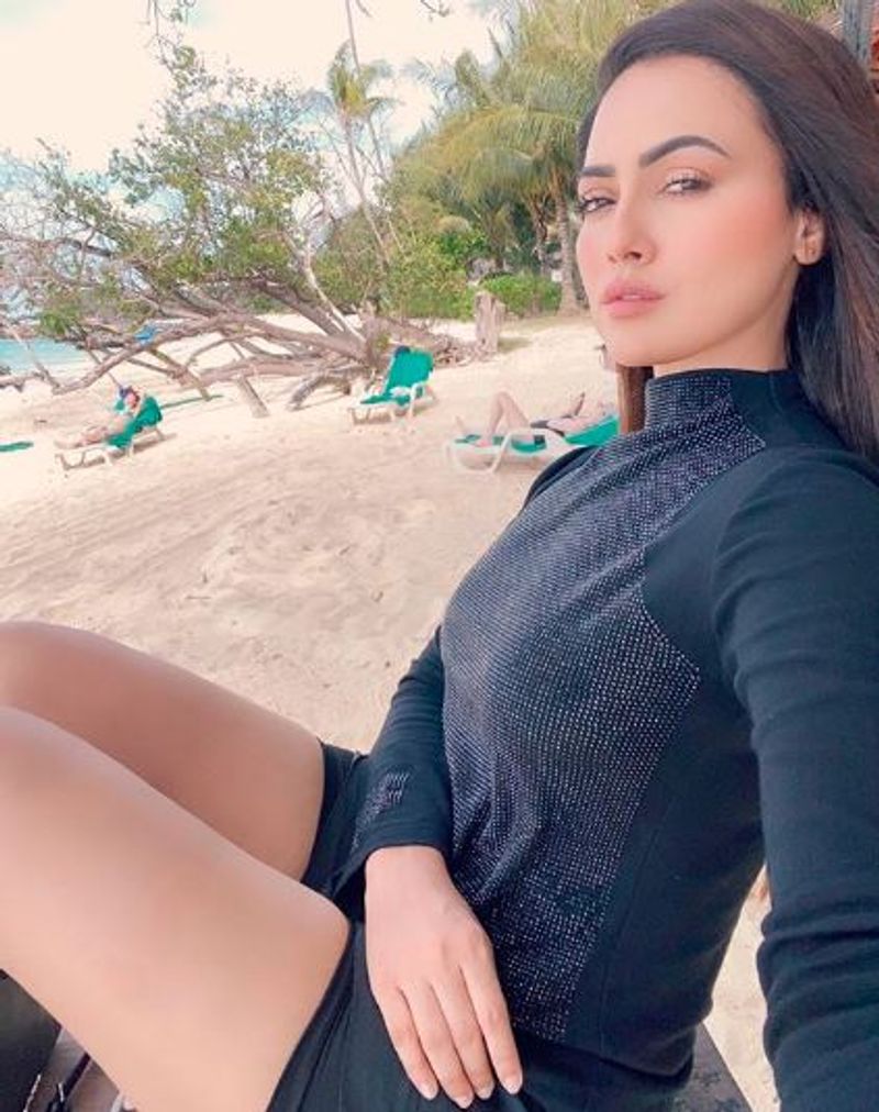 Actress Sana Khaan