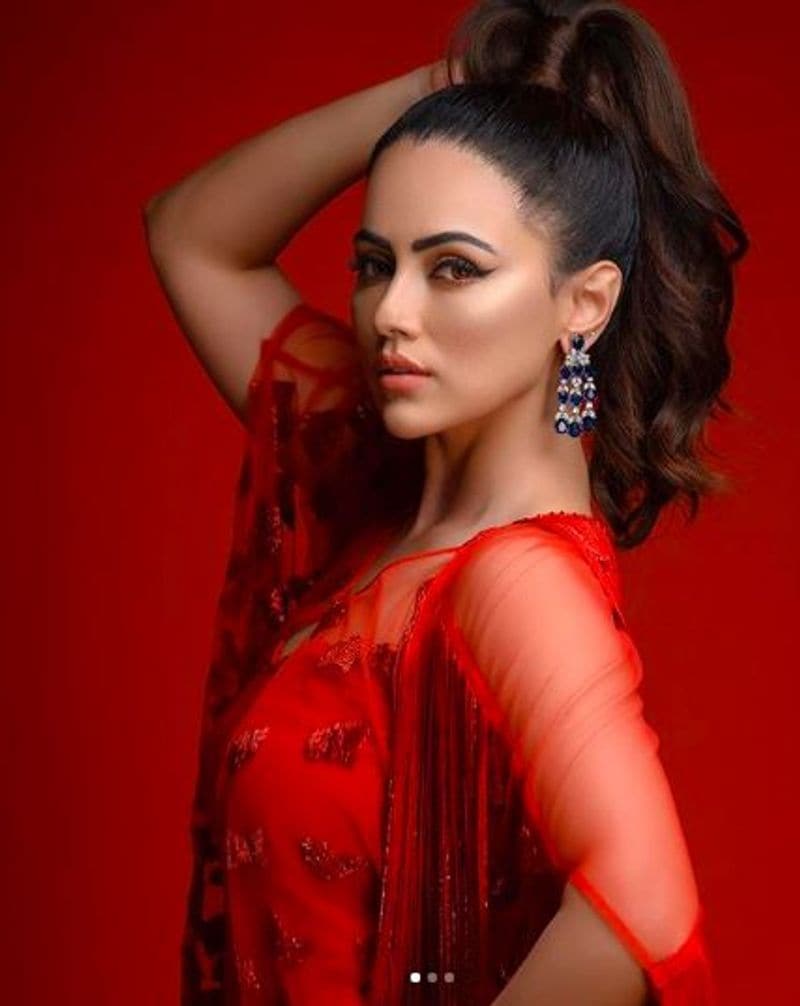 Actress Sana Khaan