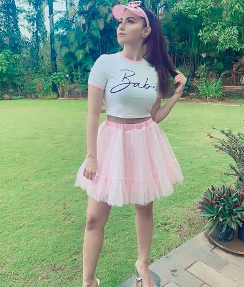 Actress Sana Khaan