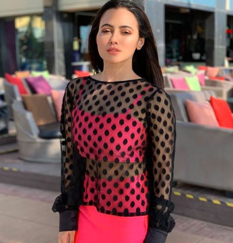 Actress Sana Khaan