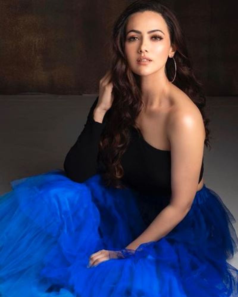Actress Sana Khaan