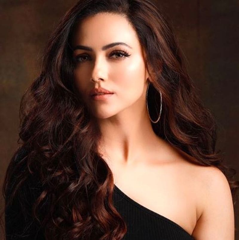 Actress Sana Khaan