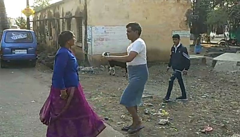 टीआई का परिवार इंदौर में रहता है। जबकि वे गंधवानी में अकेले रहते हैं। हंगामा की सूचना मनावर एसडीओपी करणसिंह रावत तक पहुंची। वे पुलिस बल लेकर मौके पर पहुंचे और हंगामे पर काबू पाया। मामला तूल पकड़ने पर टीआई को पुलिस लाइन में अटैच कर दिया गया है।