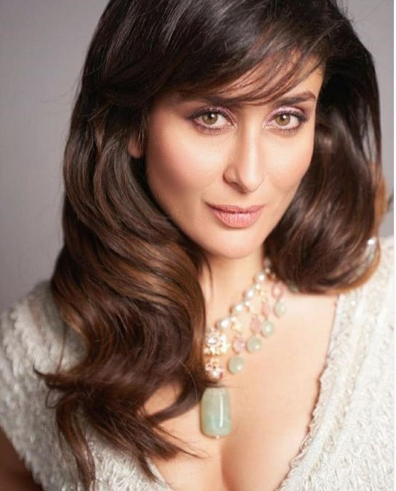 actress kareena kapoor stylish young look photo gallery