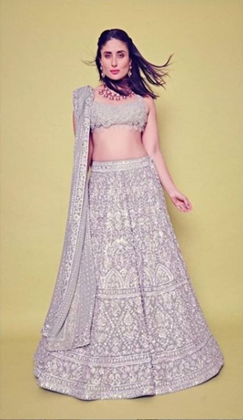 actress kareena kapoor stylish young look photo gallery