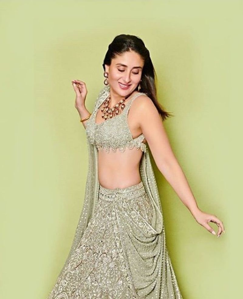 actress kareena kapoor stylish young look photo gallery