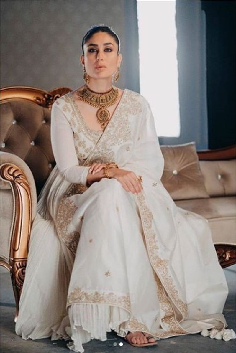 actress kareena kapoor stylish young look photo gallery
