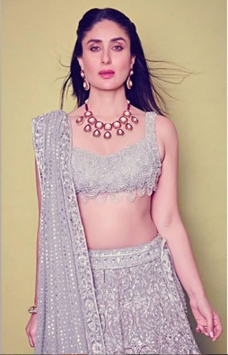 actress kareena kapoor stylish young look photo gallery