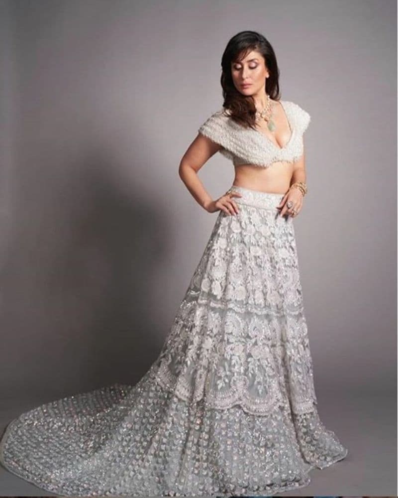 actress kareena kapoor stylish young look photo gallery