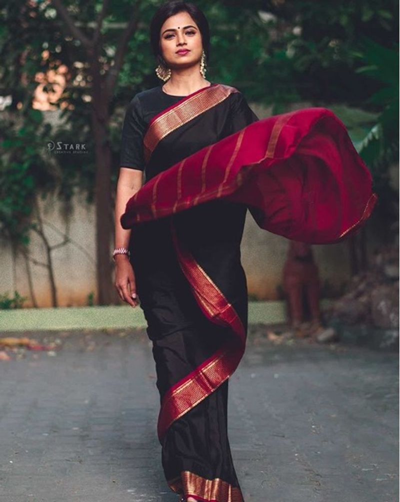 actress ramya pandiyan slim fit viral hot and stylish photos