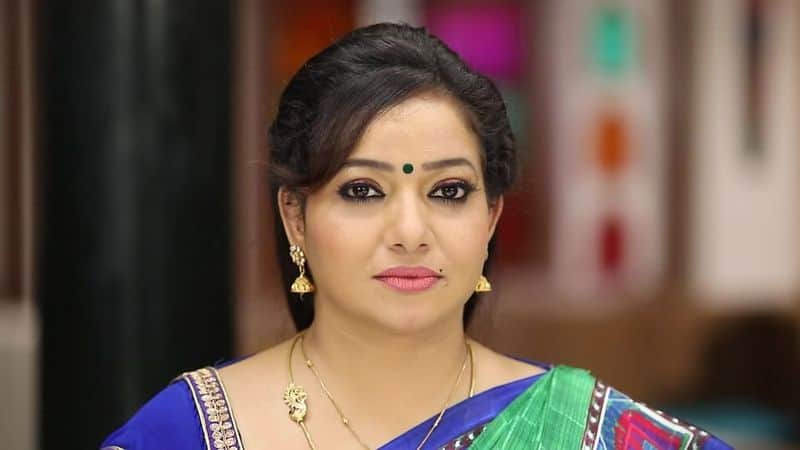 Zee Tamil Yaaradi Nee Mohini Serial Actress Minnal Deepa illegal Contect issue