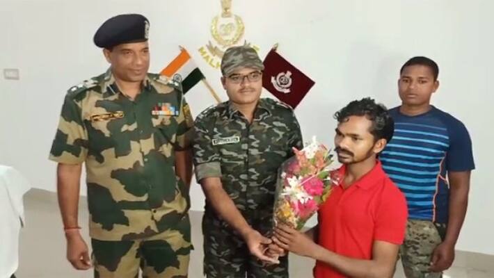 Naxalite surrenders after being disillusioned with violence, was involved in killing Andhra Pradesh MLA in 2018 kpm Naxalite surrenders after being disillusioned with violence, was involved in killing Andhra Pradesh MLA in 2018 kpm