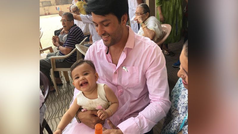 अनस ने एक एंटरटेनमेंट वेबसाइट को दिए इंटरव्यू में कहा था कि वे खेती का काम प्रोफेशनली कर रहे हैं। अनस ने लंबे समय तक खेती की है। जब वे एक्टिंग वर्ल्ड में नहीं आए थे तो ट्रेक्टर चलाने से लेकर खेती से जुड़े बाकी सभी काम करते थे। उन्हें खेती-किसानी बेहद पसंद है।