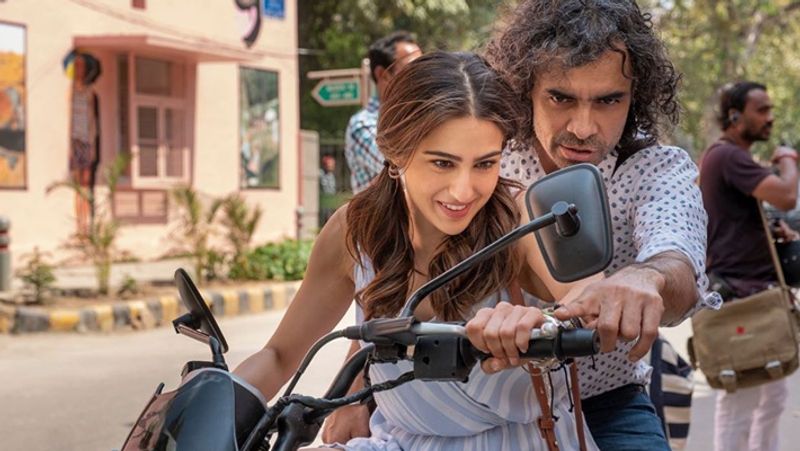 सेंसर बोर्ड ने इस फिल्म को एडल्ट सर्टीफिकेट की जगह यू/ए सर्टीफिकेट दिया है लेकिन इसके लिए इम्तियाज अली द्वारा निर्देशित फिल्म को काफी महंगी कीमत चुकानी पड़ी है।
