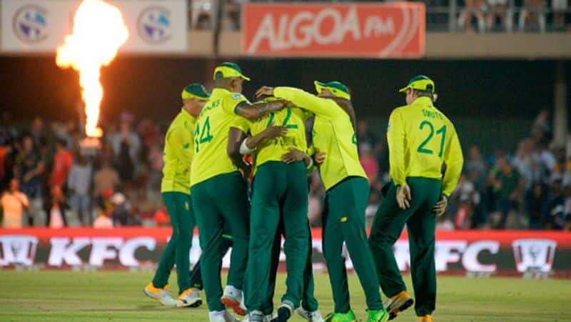 south africa win toss and opt to bat in second t20 against australia