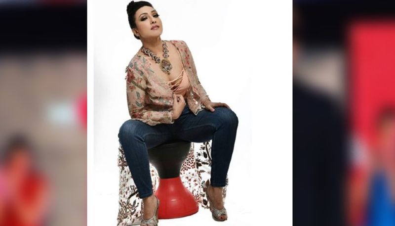 Rituparna Sengupta shares hot photos with her daughter