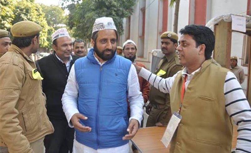क्या है ट्वीट की सच्चाई? सोशल मीडिया पर जो स्क्रीन शॉट शेयर किया जा रहा है, उसमें समय लिखा है, 11 फरवरी 12.08 बजे। यानी यह मतगणना के दिन का ही। लेकिन जब Asianetnews hindi की टीम ने अमानातुल्ला का ट्विटर देखा तो हमें यह ट्वीट मिला। जिसे शेयर किया जा रहा है।