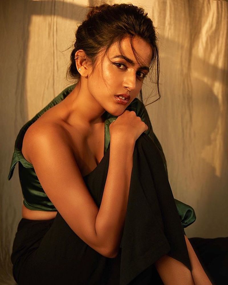 Heroine Niharika konidela latest hot photos