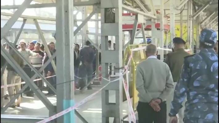 A footbridge collapse at Bhopal railway station, 8 injured A footbridge collapse at Bhopal railway station, 8 injured