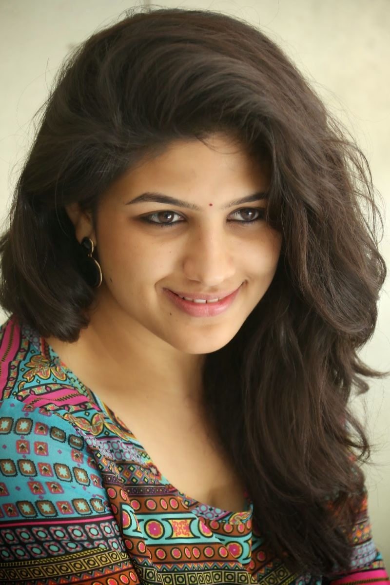 svsc actress supriya Aysola hot pics