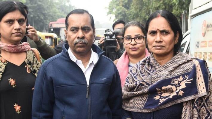 Supreme Court hearing Nirbhaya mother Asha Devi said death warrant will be released on Monday kpn Supreme Court hearing Nirbhaya mother Asha Devi said death warrant will be released on Monday kpn