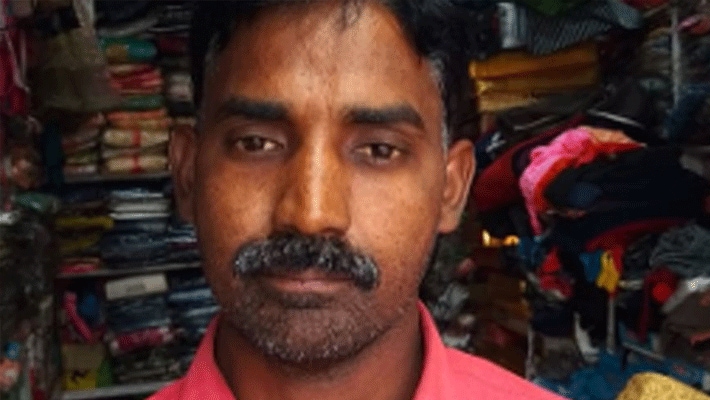 आरोपी फुसरो में कपड़े की दुकान चलाता था। रात में दुकान से घर लौटने के बाद घटना को अंजाम दिया था।