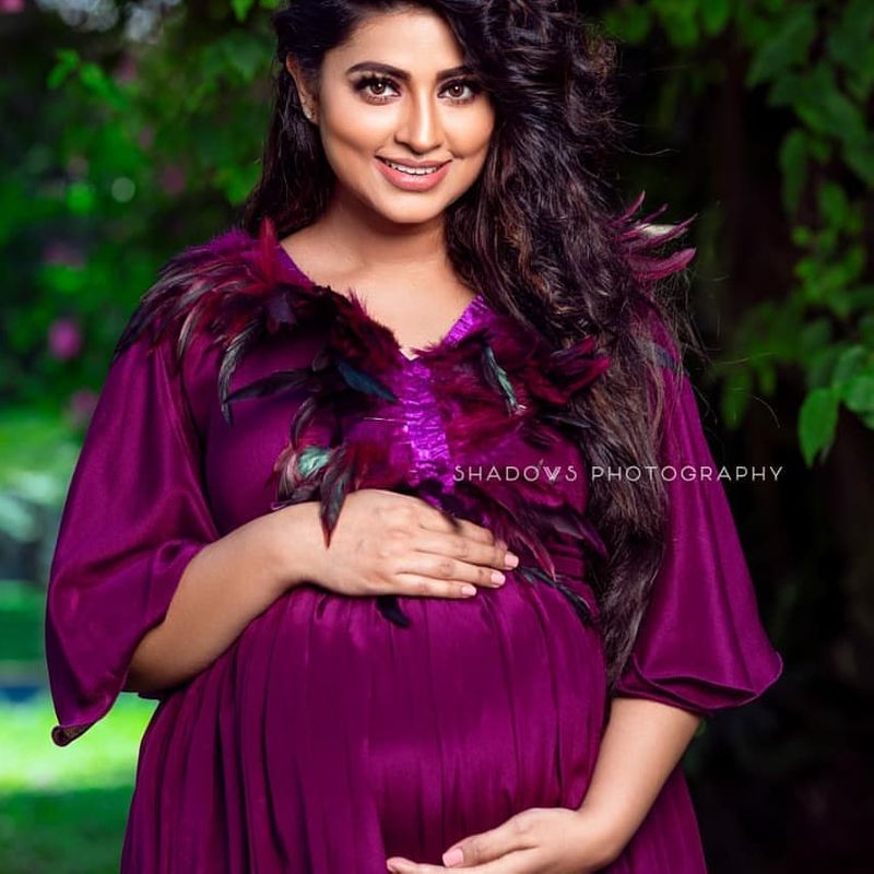 Actress Sneha Prasanna Looks Like Angel In Her Pregnancy PhotoShoot