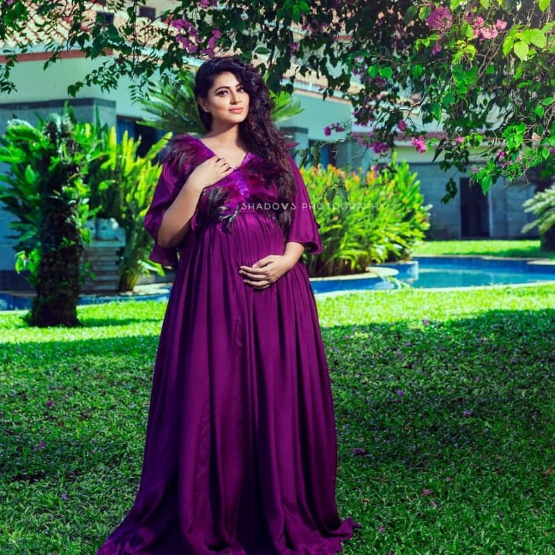 Actress Sneha Prasanna Looks Like Angel In Her Pregnancy PhotoShoot