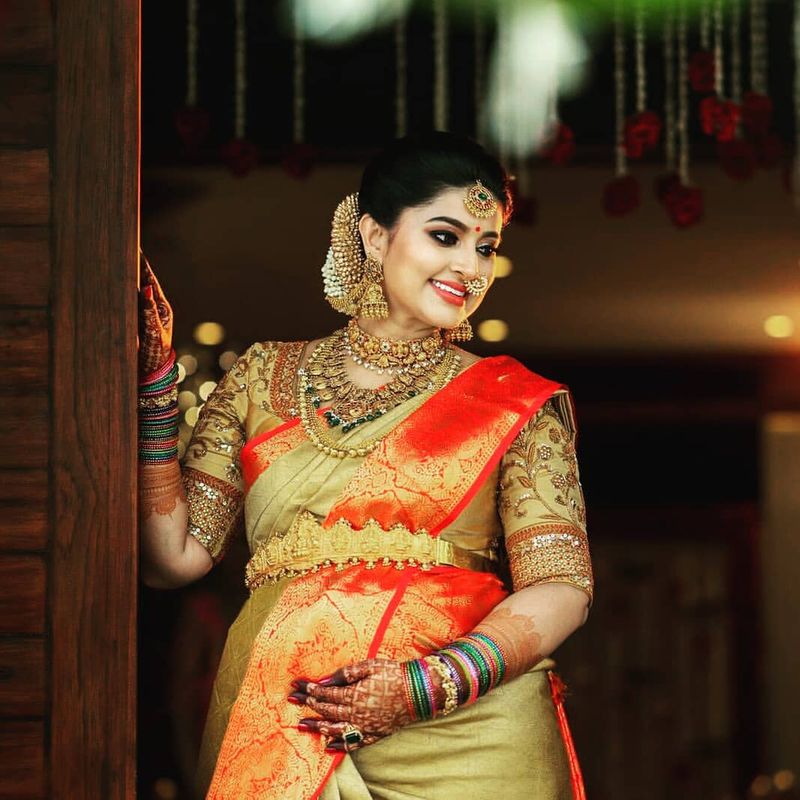 Actress Sneha Prasanna Looks Like Angel In Her Pregnancy PhotoShoot