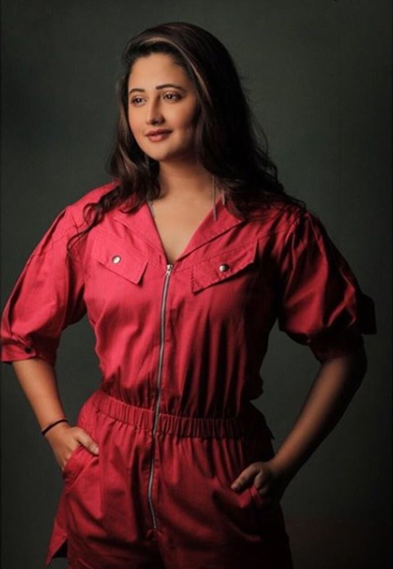 sindhu bairavi serial actress reshmi desai hot photo gallery