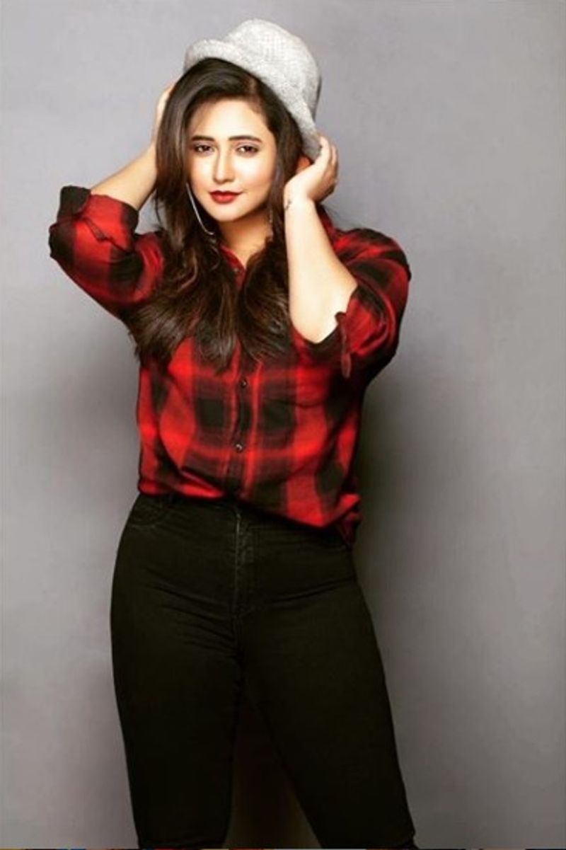 sindhu bairavi serial actress reshmi desai hot photo gallery