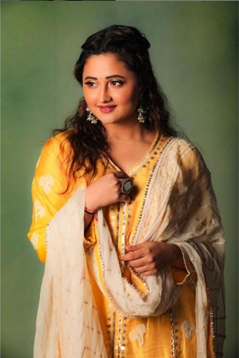 sindhu bairavi serial actress reshmi desai hot photo gallery
