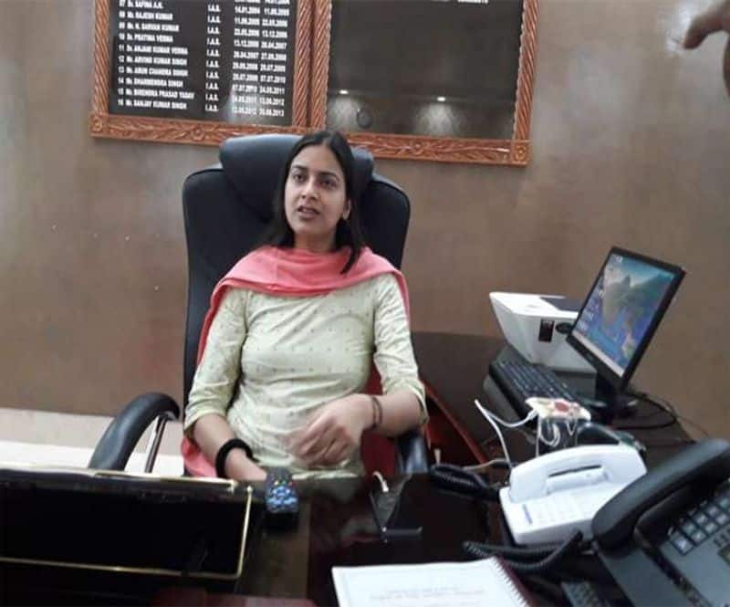 Woman IAS officer Inayat Khan adopts girl children of Pulwama martyrs