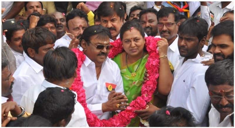 Premalatha Vijayakand in support of Sasikala