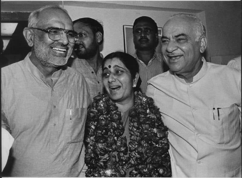BJP leader Sushma Swaraj along with Sahib Singh Verma and Madan Lal Khurana at BJP Office in New Delhi on October 11, 1998. (Photo by Girish SrivastavaHindustan Times via Getty Images)