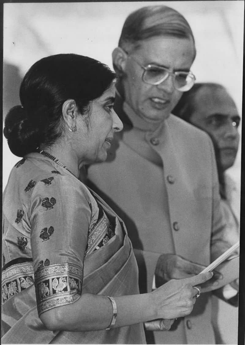 BJP leader Sushma Swaraj is taking Oath as a Chief Minister of Delhi at Raj Bhavan in New Delhi on October 12, 1998. (Photo by Santosh GuptaHindustan Times via Getty Images)