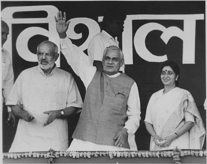 PM Atal Bihari Vajpayee with Delhi CM Sushma Swaraj during a election campaign rally in New Delhi on October 24, 1998. (Photo by Prakash Singh Hindustan Times via Getty Images)