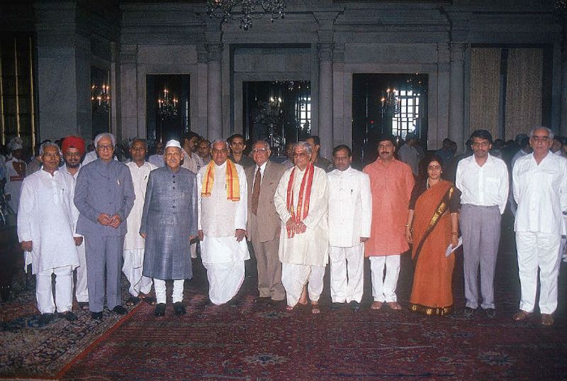 Shankar Dayal Sharma after administering oath of office to Atal Bihari Vajpayee, Murli Manohar Joshi, Pramod Mahajan, Sushma Swaraj, Jaswant Singh and others on May 16, 1996. (Photo by Saxena SharadThe The India Today Group via Getty Images)