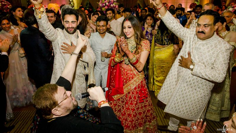 फेरों के बाद अपनी दुल्हनिया के साथ डांस करते अरमान जैन।