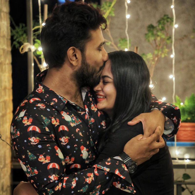 Big Boss Fame Suja Varunee Lover Day Special Photo Shoot